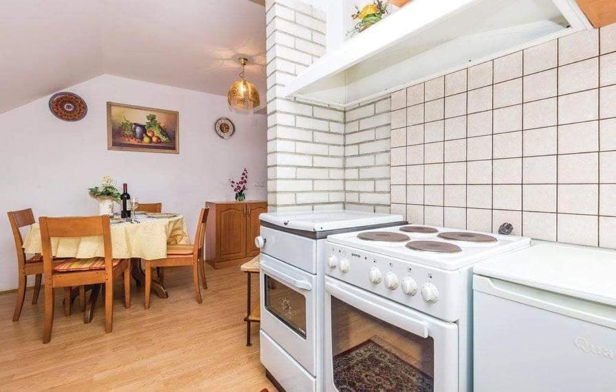 Svetlicic Apartment *
